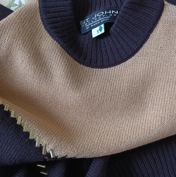BEAUTIFUL "ST. JOHN COLLECTION" CHOCOLATE BROWN N TAN KNIT, SIDE ZIPPER SWEATER!